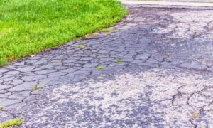 visible cracks and fissures