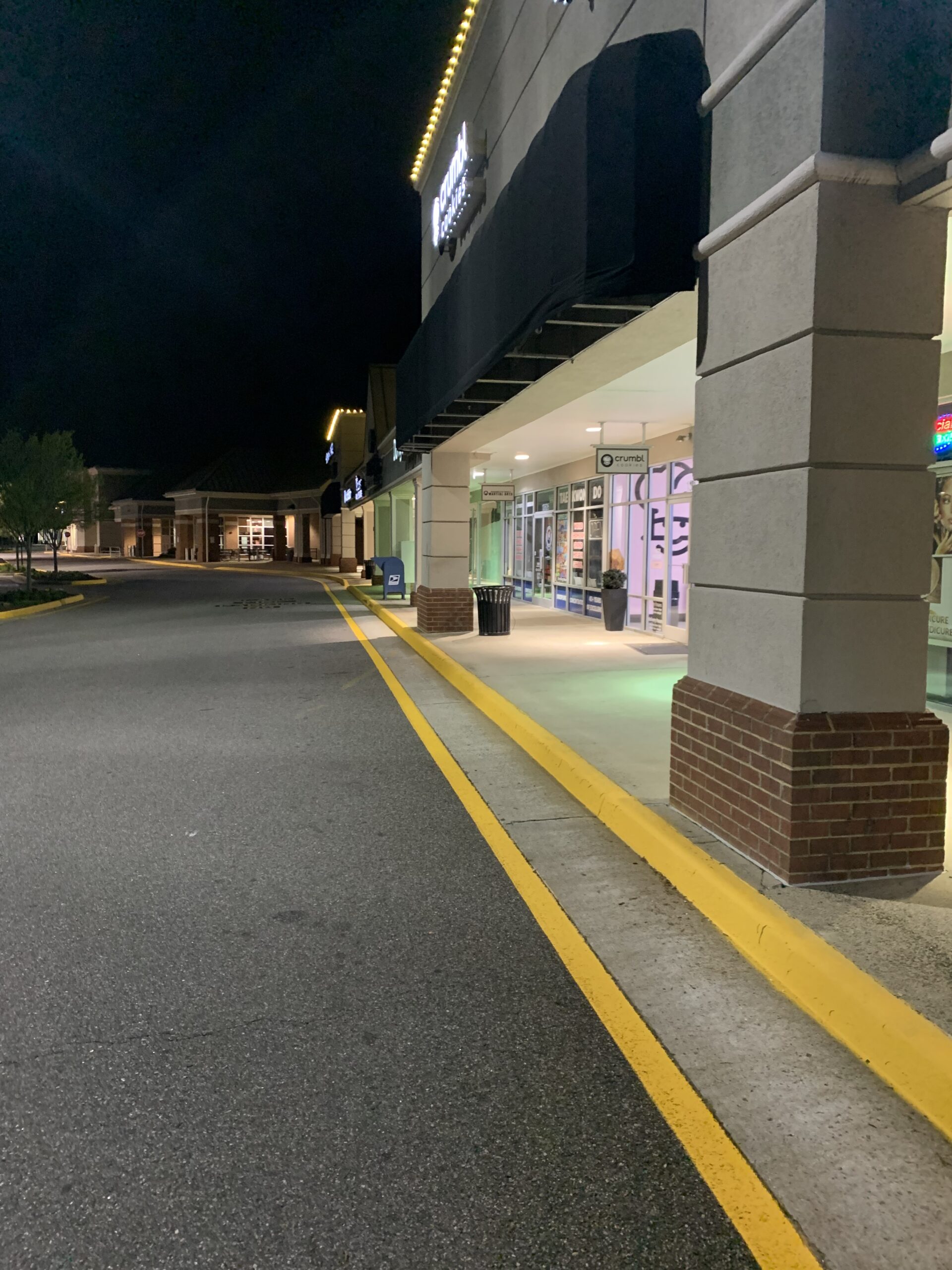 The Benefits of Parking Lot Curb Painting